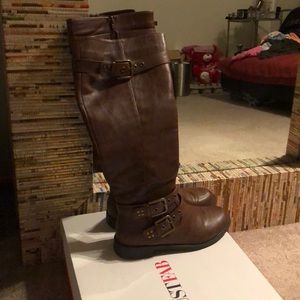 FINAL SALE!! Just fab boots wide calf